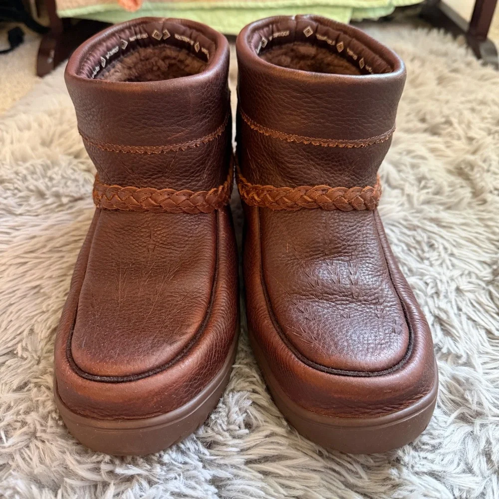 Manitobah Mukluks Waterproof Leather Boot Ladies 9 Men 7 Brown Braided Winter